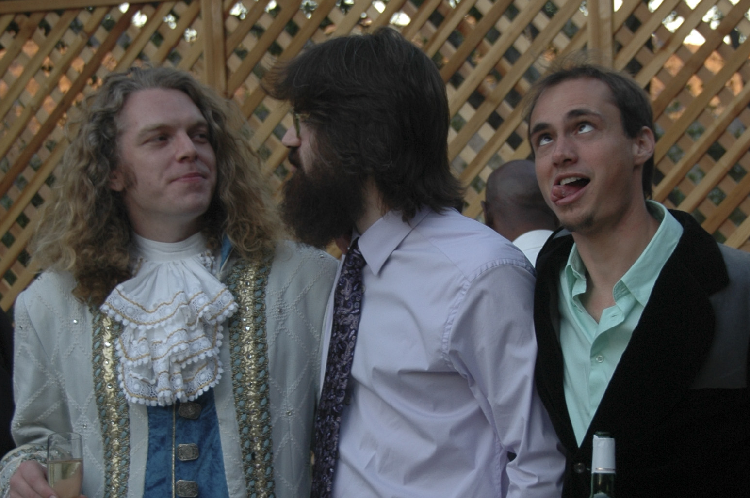 Lifto, Farhad, Sawyer