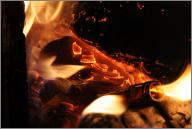 Are campfires hot enough to melt beer bottles?