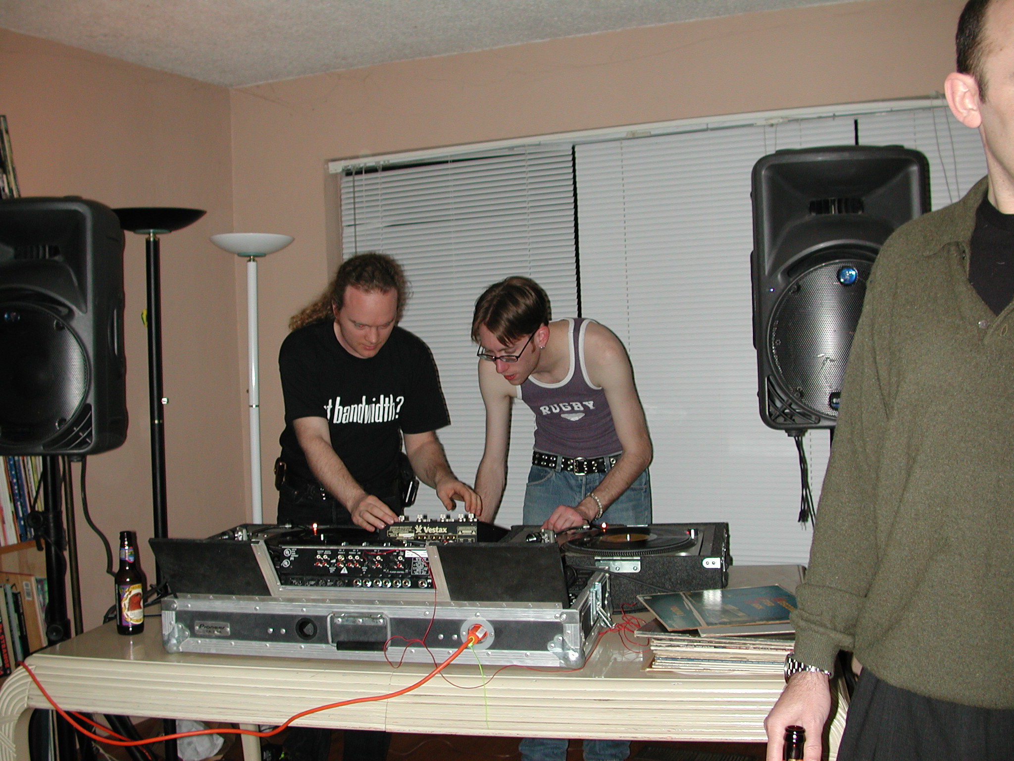 Eli and Q set up the decks